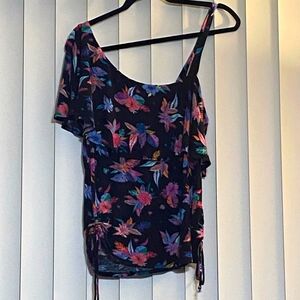 No Boundaries XL One Shoulder Off-the-shoulder floral feminine top